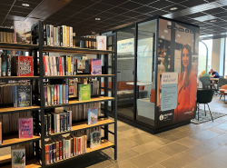 Foto bibliotheek in Oudenbosch-binnenzijde-002