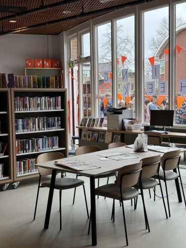 Foto van het interieur van de bibliotheekvestiging Haastrecht 2025