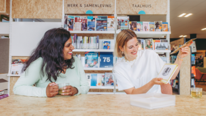 twee mensen leren de taal